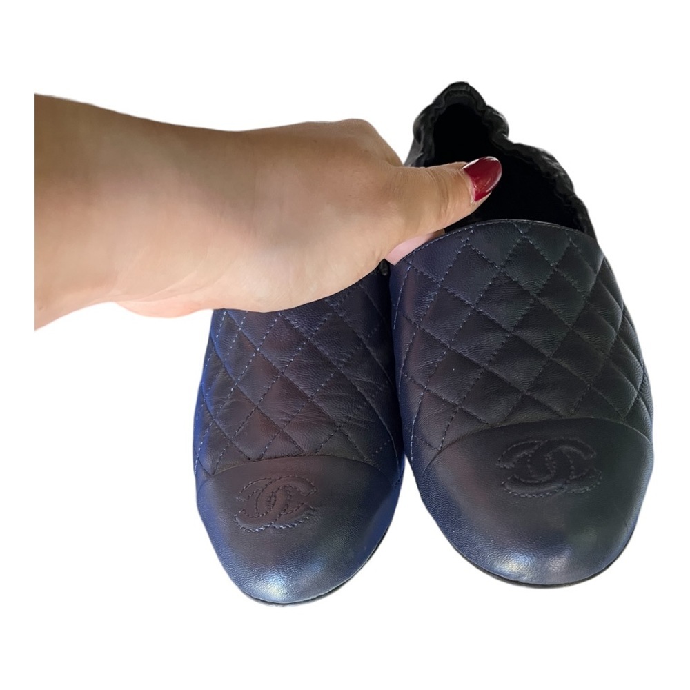 Chanel  shoes Loafers Navy Lamb leather quilted CC logo Flats sz 37.5 - Picture 11 of 11